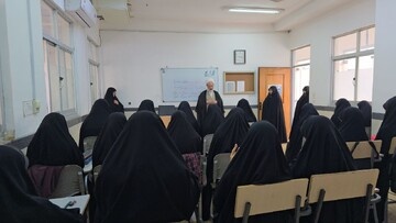 بازدید مدیر حوزه علمیه خواهران یزد از مدرسه علمیه حضرت زهرا(س) میبد+ تصاویر