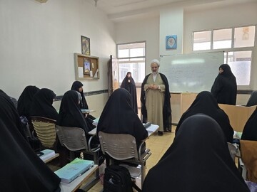 بازدید مدیر حوزه علمیه خواهران یزد از مدرسه علمیه حضرت زهرا(س) میبد+ تصاویر