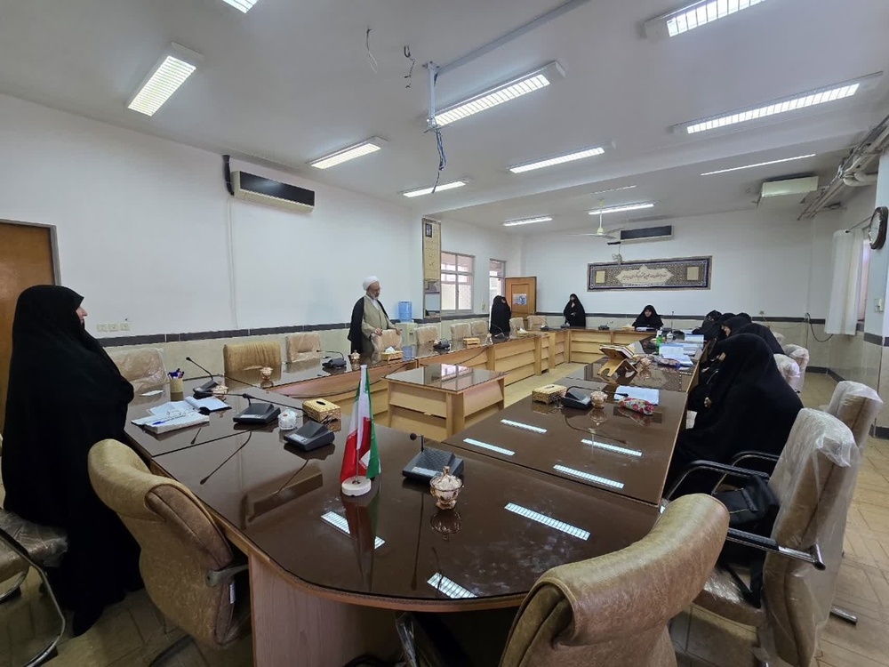حضور مدیر حوزه علمیه خواهران یزد در کلاس های درس طلاب خواهر میبدی