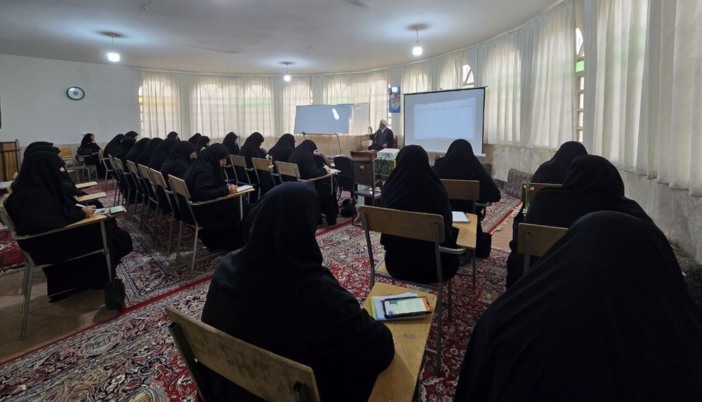 برگزاری کارگاه مهارتی «ذهن پویا و پژوهش عمیق» ویژه مدیران مدارس علمیه خواهران یزد