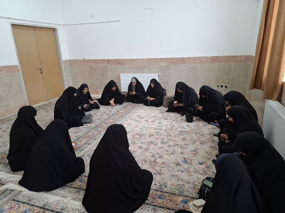 طلاب مدرسه علمیه فاطمه‌الزهرا(س) اردکان میهمان دانشجویان شدند