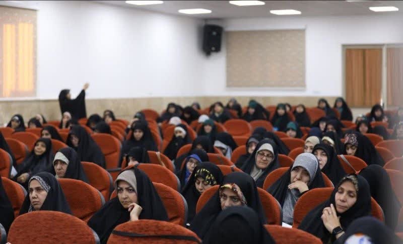 الگوی سوم زن مسلمان ریشه در قرآن و سیره بانوان بزرگ اسلام دارد