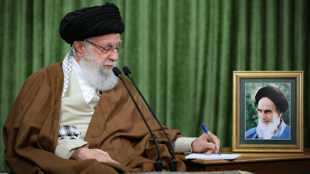 ایران پرچم مقابله با تحکّم نظام سلطه را برافراشته است