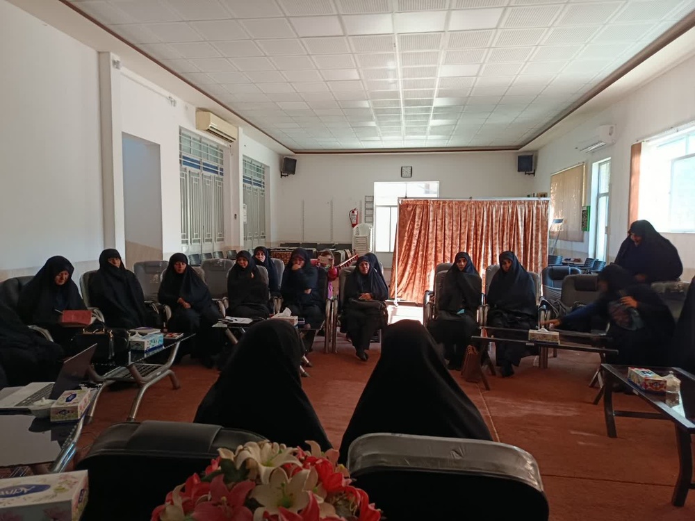 برگزاری مناظره علمی «حجاب در مناظره‌های امروز؛ آسیب‌شناسی رویکردها» در حوزه علمیه خواهران یزد