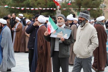 تصاویر/ حضور مدیر و کارکنان ستادی حوزه‌های علمیه خواهران به مناسبت گرامیداشت حماسه ۹ دی‌ماه در فیضیه