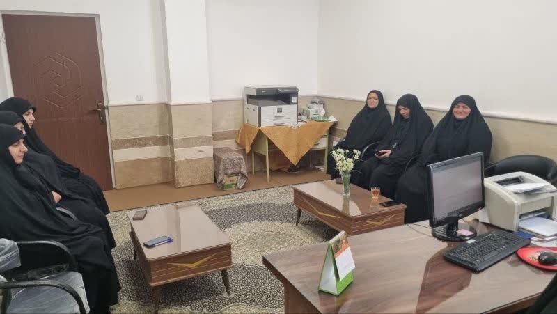 ارتباط صمیمی والدین سبب رشد سالم شخصیت نوجوان می شود