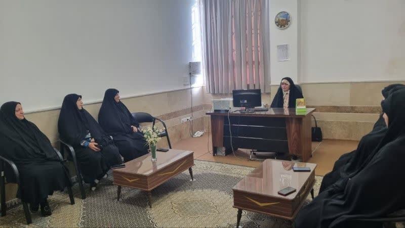 ارتباط صمیمی والدین سبب رشد سالم شخصیت نوجوان می شود