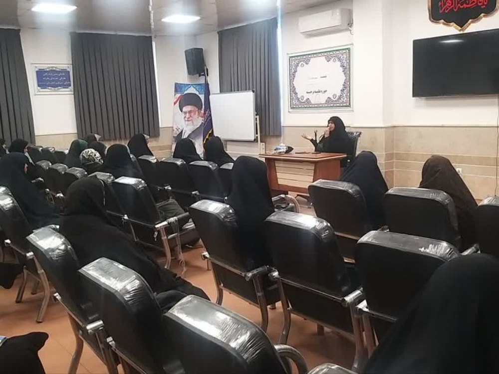 ارتباط صمیمی والدین سبب رشد سالم شخصیت نوجوان می شود