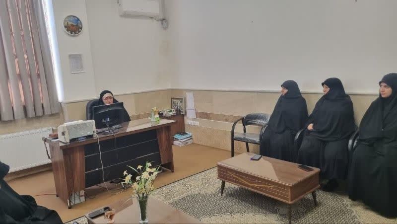 ارتباط صمیمی والدین سبب رشد سالم شخصیت نوجوان می شود