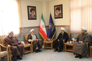 تصاویر/ دیدار مسئول مرکز ارتباطات حوزه‌های علمیه و هیأت همراه با مدیر حوزه‌های علمیه خواهران