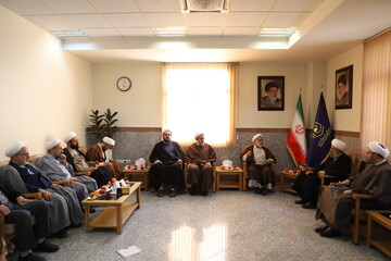 تصاویر/ دیدار مسئول مرکز ارتباطات حوزه‌های علمیه و هیأت همراه با مدیر حوزه‌های علمیه خواهران