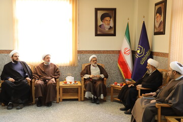 تصاویر/ دیدار مسئول مرکز ارتباطات حوزه‌های علمیه و هیأت همراه با مدیر حوزه‌های علمیه خواهران