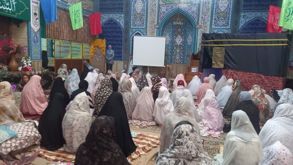 بالغ بر۳۰۰ طلبه و مبلغ خواهر در سطح استان سمنان در اعتکاف بانوان