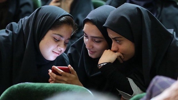 یادداشت| چگونه خانواده‌ها می‌توانند جلوی بحران هویت نوجوانان را بگیرند؟