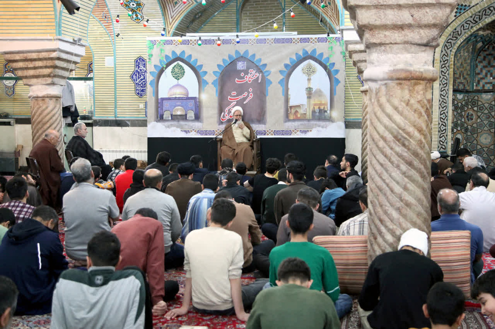 نتیجه اعتکاف درک حضور دائمی خداوند متعال است