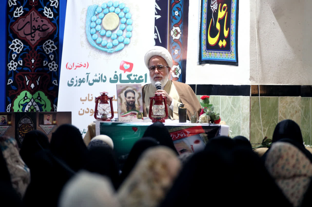 نتیجه اعتکاف درک حضور دائمی خداوند متعال است