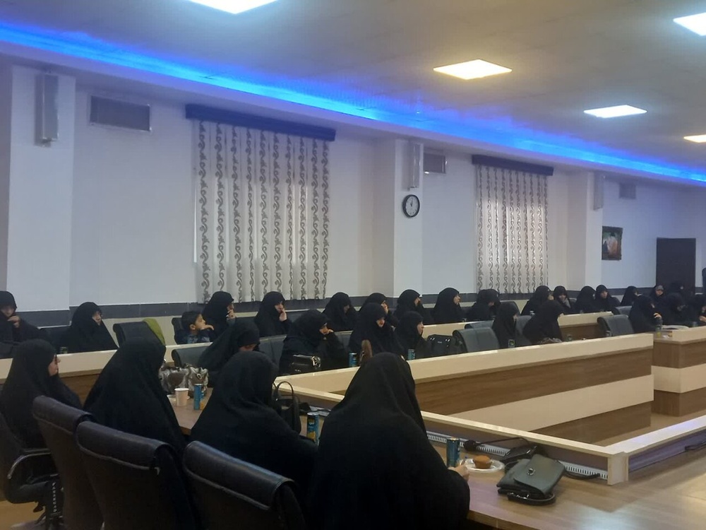 اساتید و کادر مدارس علمیه خواهران رفسنجان با امام جمعه این شهر دیدار کردند