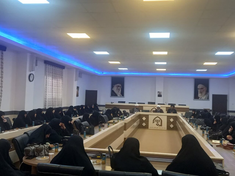 اساتید و کادر مدارس علمیه خواهران رفسنجان با امام جمعه این شهر دیدار کردند