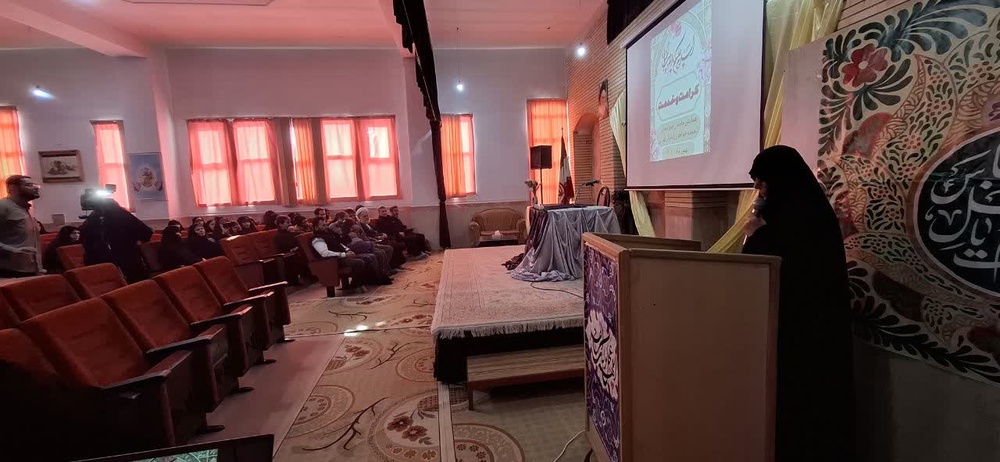 تجلیل از خادمین مدارس علمیه خواهران استان تهران