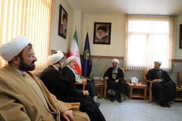 تصاویر/ دیدار رئیس جامعه‌المصطفی العالمیه با مدیر حوزه‌های علمیه خواهران