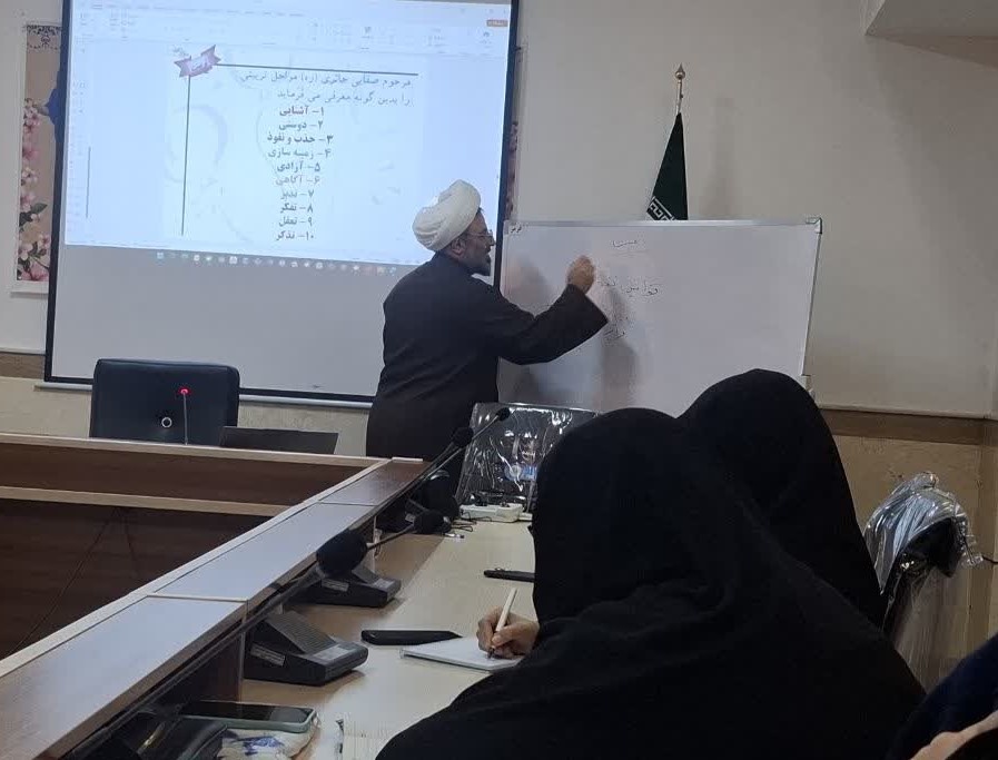 برگزاری ششمین دوره فصل رشد در سنندج