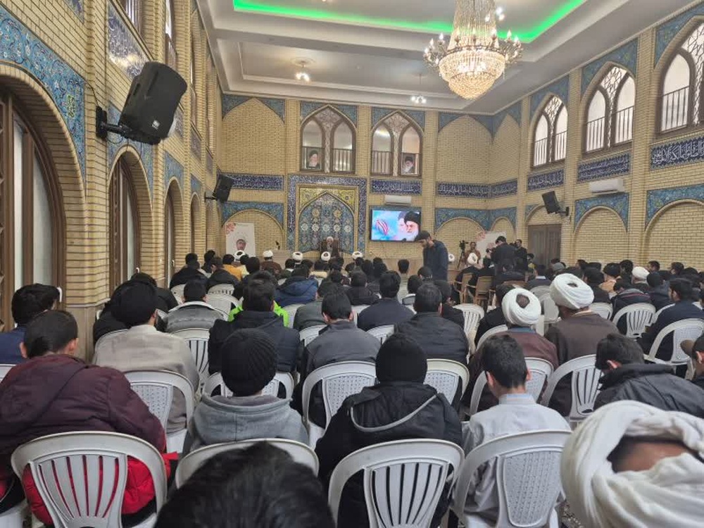 تجمع طلاب و روحانیون