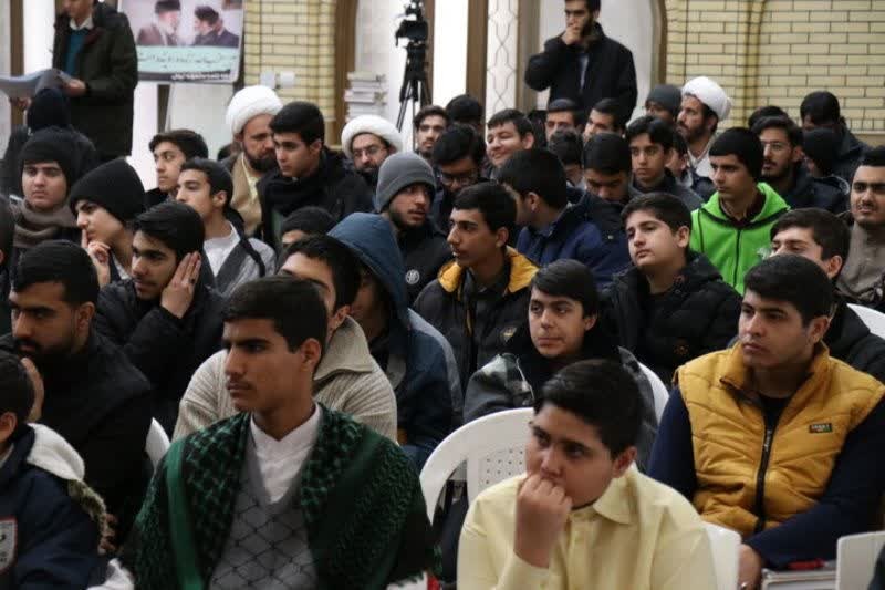 تجمع طلاب و روحانیون