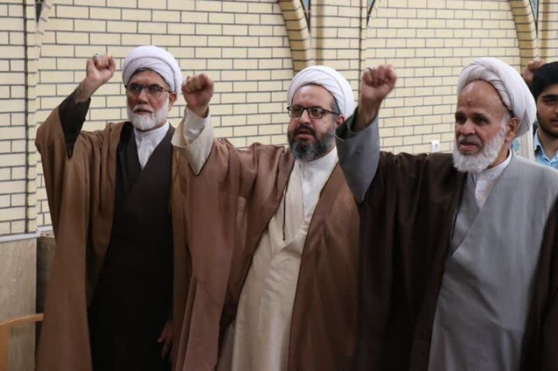 تجمع طلاب و روحانیون