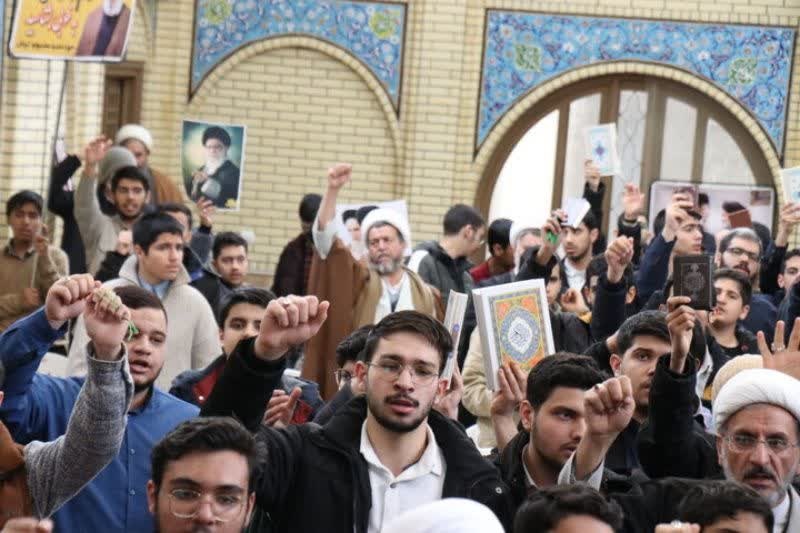 تجمع طلاب و روحانیون