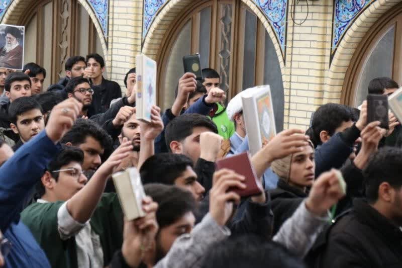 تجمع طلاب و روحانیون