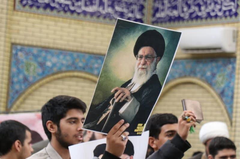 تجمع طلاب و روحانیون