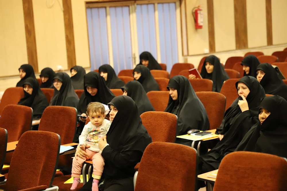 آغاز به کار دوره آموزشی مدیران بدو خدمت مدارس علمیه خواهران کشور در قم+ تصاویر