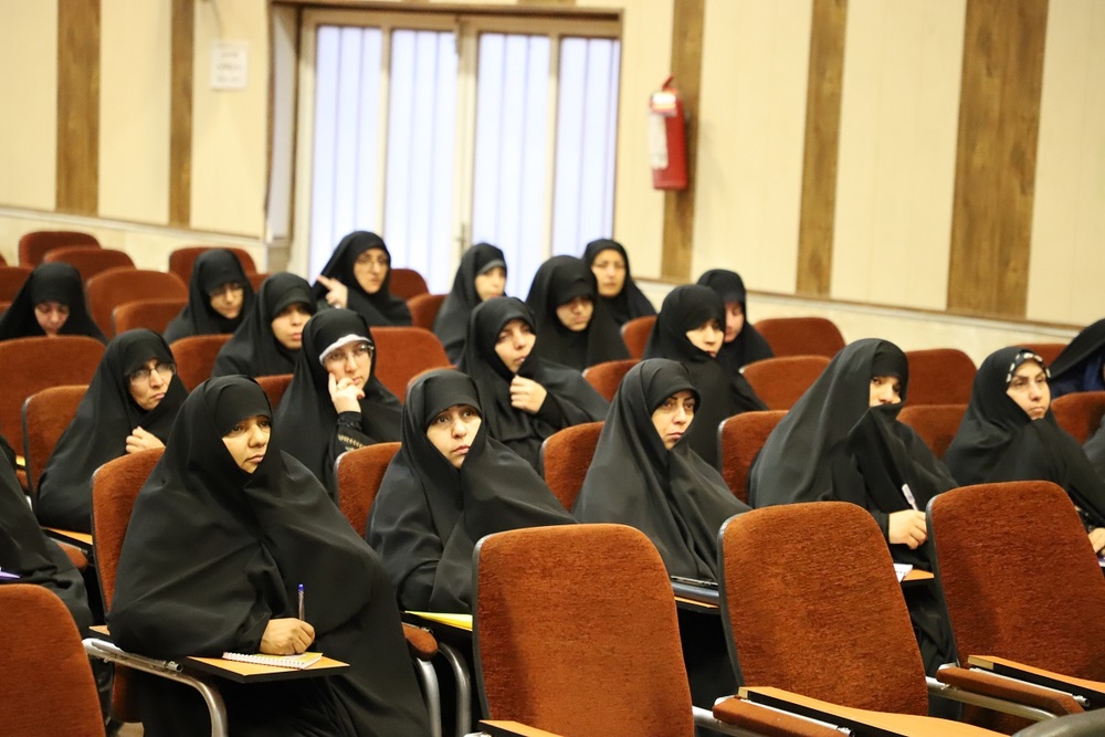 آغاز به کار دوره آموزشی مدیران بدو خدمت مدارس علمیه خواهران کشور در قم+ تصاویر