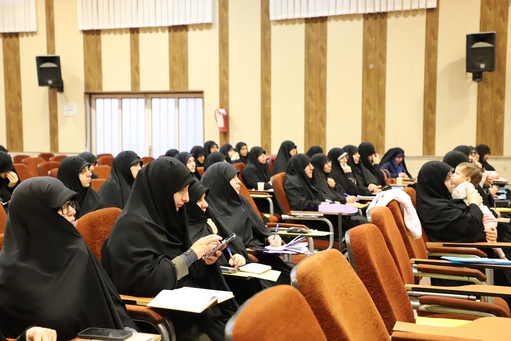 آغاز به کار دوره آموزشی مدیران بدو خدمت مدارس علمیه خواهران کشور در قم+ تصاویر