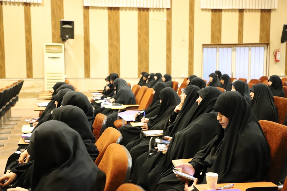 آغاز به کار دوره آموزشی مدیران بدو خدمت مدارس علمیه خواهران کشور در قم+ تصاویر