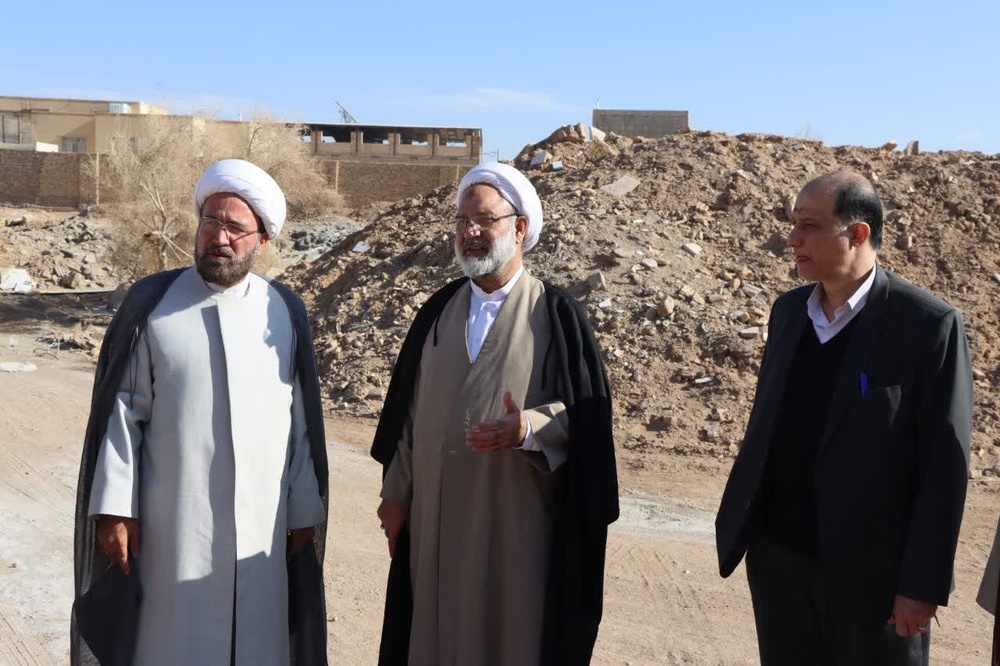 تصاویر/ارزیابی روند احداث مدرسه علمیه اشکذر با حضور مسئولان حوزه‌ علمیه خواهران استان