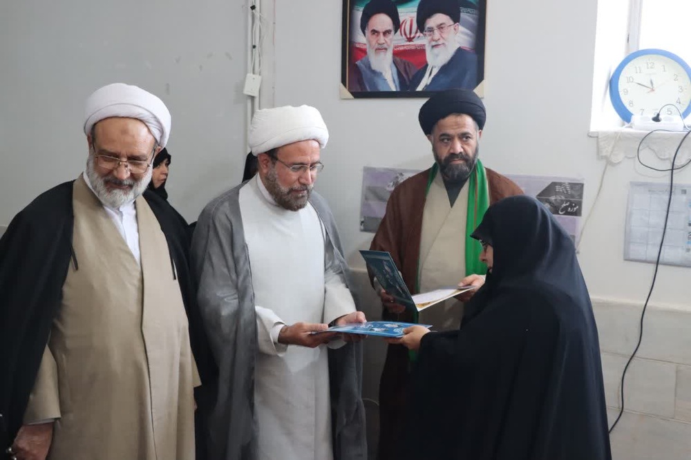 تجلیل امام جمعه اشکذر از مادران طلبه خانواده‌های پرجمعیت