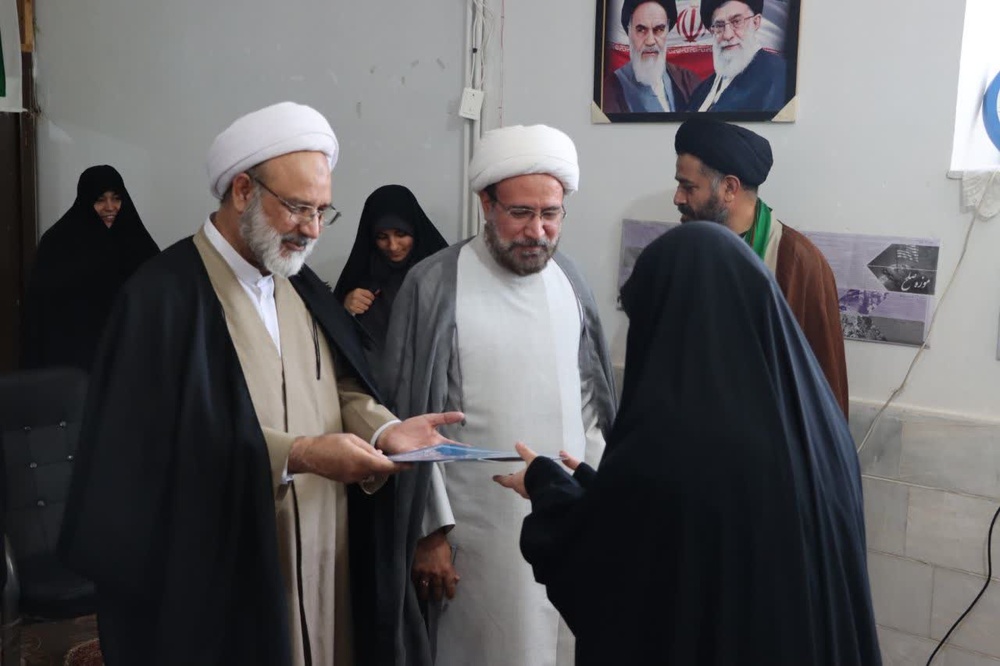 تجلیل امام جمعه اشکذر از مادران طلبه خانواده‌های پرجمعیت