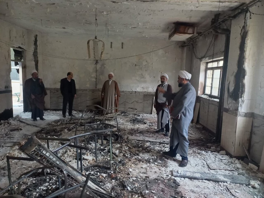 تصاویر/بازدید مسئولان حوزه‌ علمیه خواهران کشور از ساختمان تخریب‌شده مدرسه علمیه حضرت زهرا(س) میبد