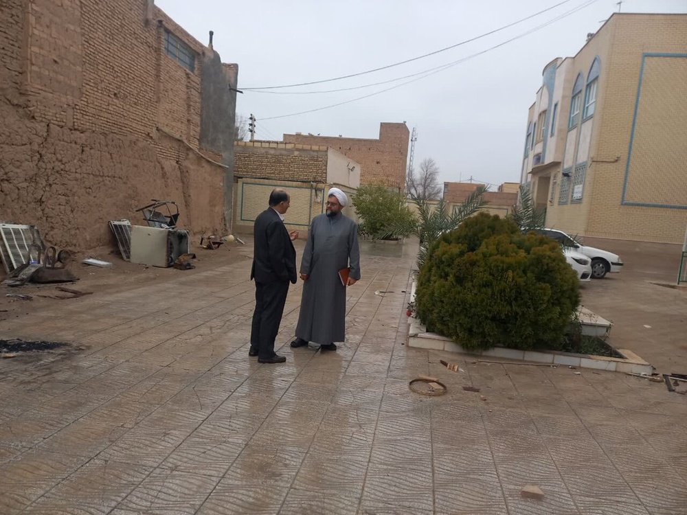 بازدید مسئولان حوزه‌ علمیه خواهران کشور از ساختمان تخریب‌شده مدرسه علمیه حضرت زهرا(س) میبد