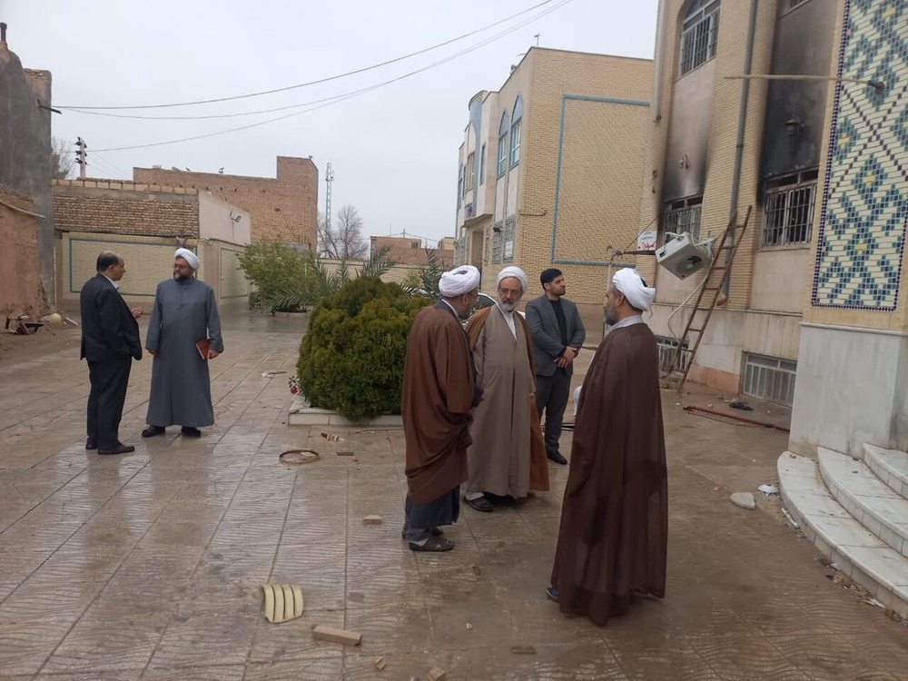 بازدید مسئولان حوزه‌ علمیه خواهران کشور از ساختمان تخریب‌شده مدرسه علمیه حضرت زهرا(س) میبد