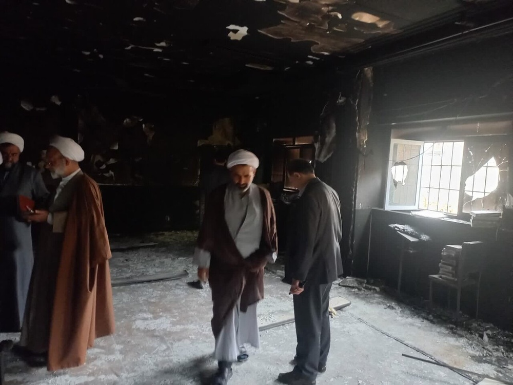 بازدید مسئولان حوزه‌ علمیه خواهران کشور از ساختمان تخریب‌شده مدرسه علمیه حضرت زهرا(س) میبد