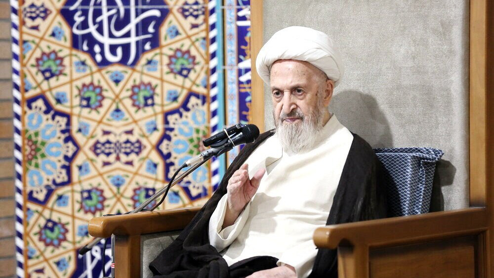 تعبیر آیت‌الله العظمی سبحانی در مورد احترام به والدین