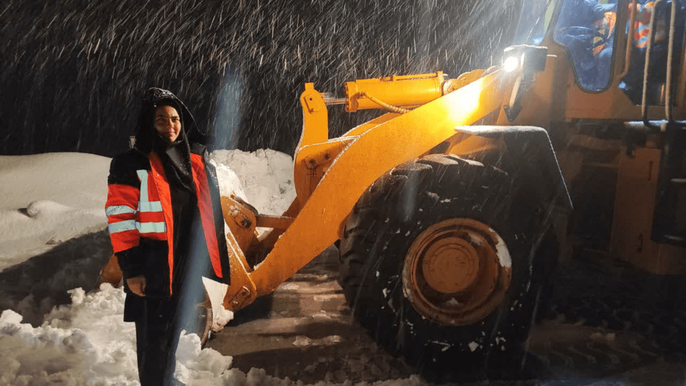 فداکاری یک راهدار زن در بازگشایی جاده روستای لبد