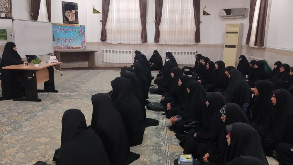 نشست بصیرتی به مناسبت ایام الله دهه فجر در زابل برگزار شد