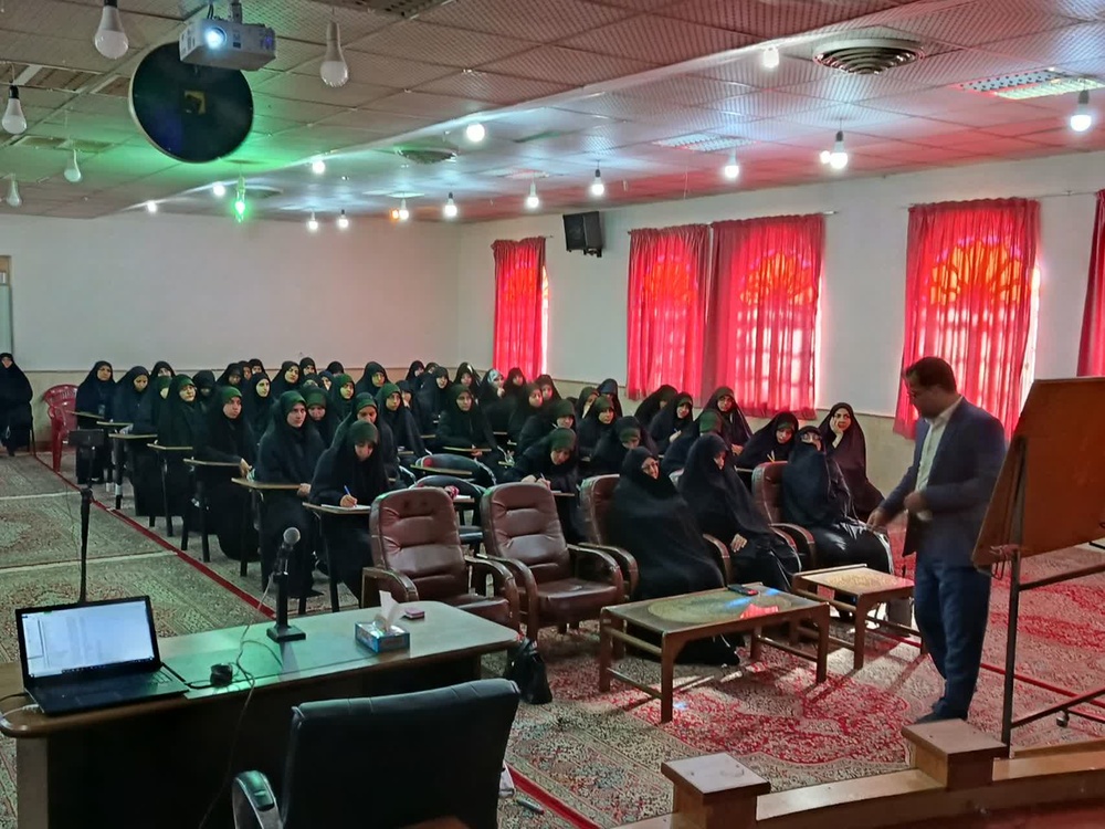 تأکید رئیس اداره تعاملات پژوهشی حوزه‌های علمیه خواهران بر توانمندسازی طلاب در فضای مجازی