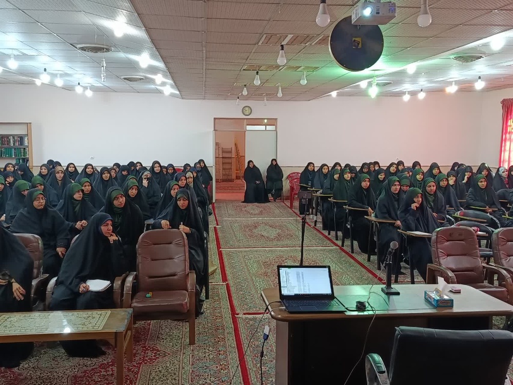 تأکید رئیس اداره تعاملات پژوهشی حوزه‌های علمیه خواهران بر توانمندسازی طلاب در فضای مجازی