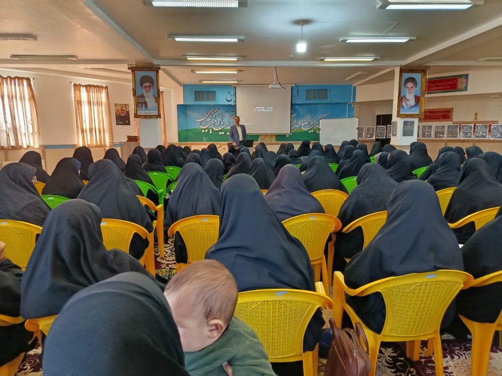 تأکید رئیس اداره تعاملات پژوهشی حوزههای علمیه خواهران بر توانمندسازی طلاب در فضای مجازی