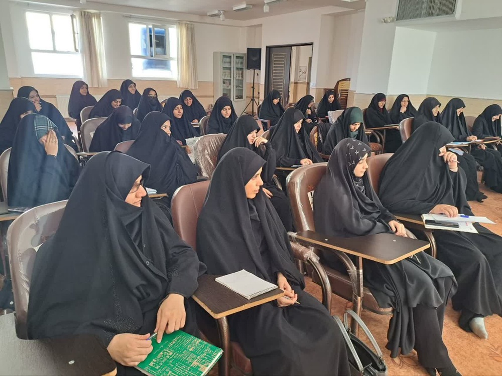 تأکید رئیس اداره تعاملات پژوهشی حوزههای علمیه خواهران بر توانمندسازی طلاب در فضای مجازی