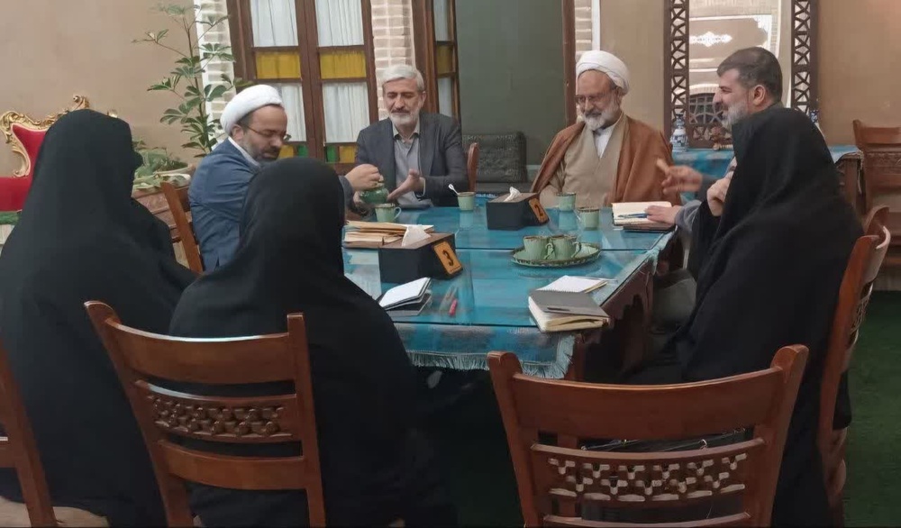 نشست بررسی قطب‌ علمی حوزه‌های علمیه خواهران برگزار شد